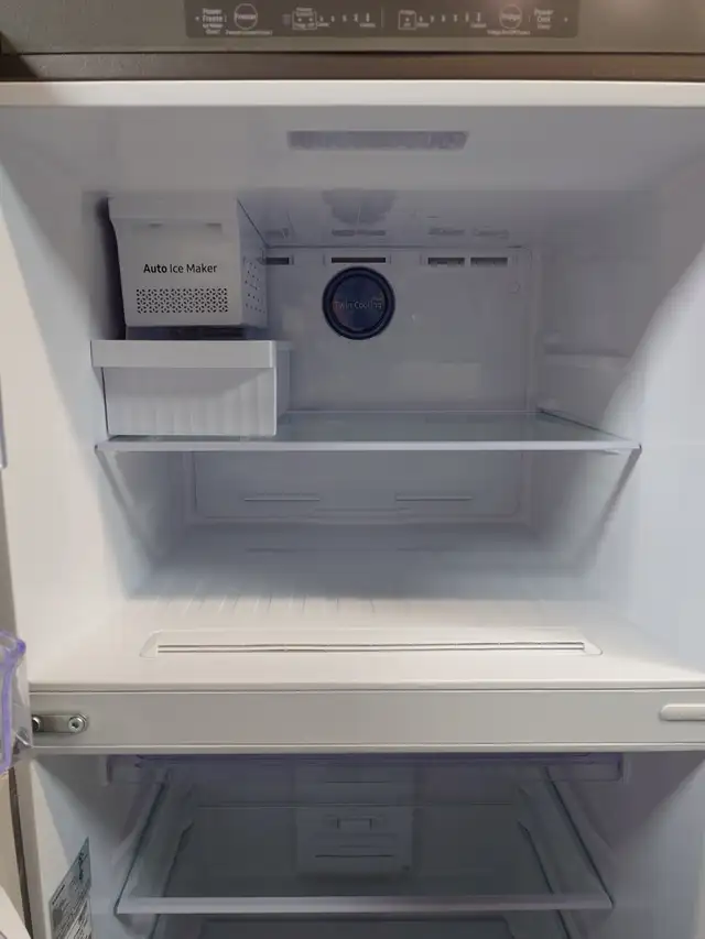 Samsung '28' Stainless Steel Top Freezer Bottom Fridge on Sale‼️ - Photo 6