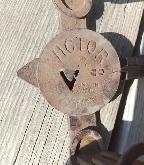 Vintage Victor Long Spring Coyote Traps.  Eight traps in total, - Photo 2