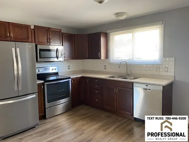 2 Bed / 1 Bath SE Main Floor Suite with Fenced Yard