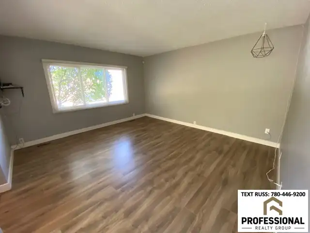 2 Bed / 1 Bath SE Main Floor Suite with Fenced Yard - Photo 3