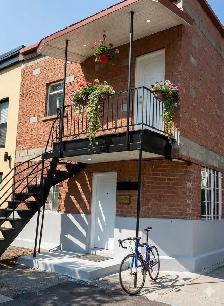 Spacieux 4 1/2 – 2 CAC, Stationnement Privé et Grande Cour