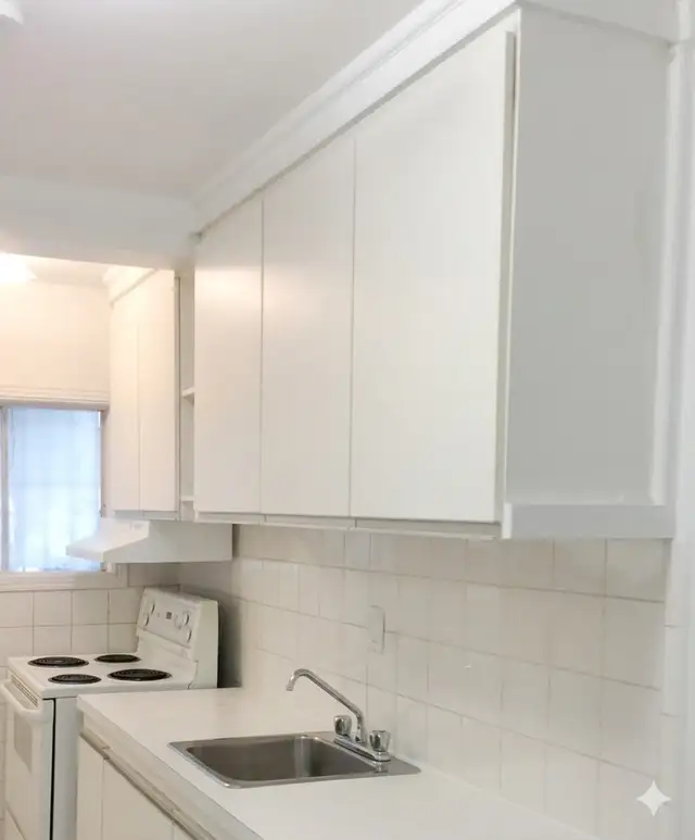 Spacieux 4 1/2 – 2 CAC, Stationnement Privé et Grande Cour - Photo 4