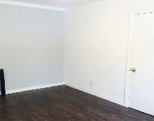 Spacieux 4 1/2 – 2 CAC, Stationnement Privé et Grande Cour - Photo 6