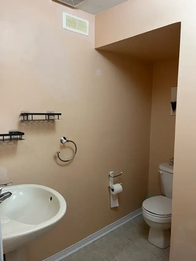 Basement for rent - Photo 8