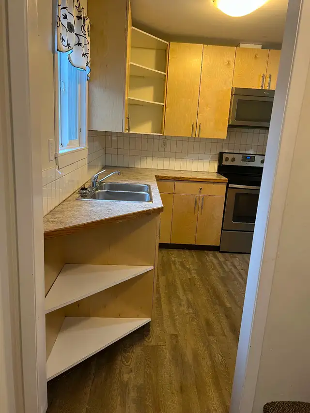 For Rent 3 bedroom townhouse - Photo 2