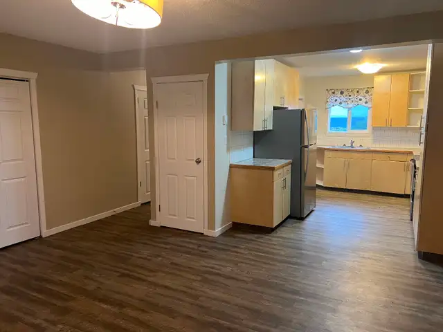 For Rent 3 bedroom townhouse - Photo 3