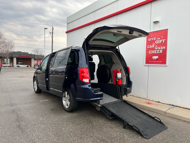 2017 Dodge  Grand Caravan SXT MOBILITY WHEELCHAIR ACCESSIBLE VAN