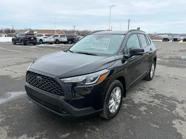 2022 Toyota Corolla Cross LE low kilometres - Photo 7