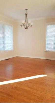 Beautiful 3 Bedroom End Unit Townhouse Silver City Location - Photo 5