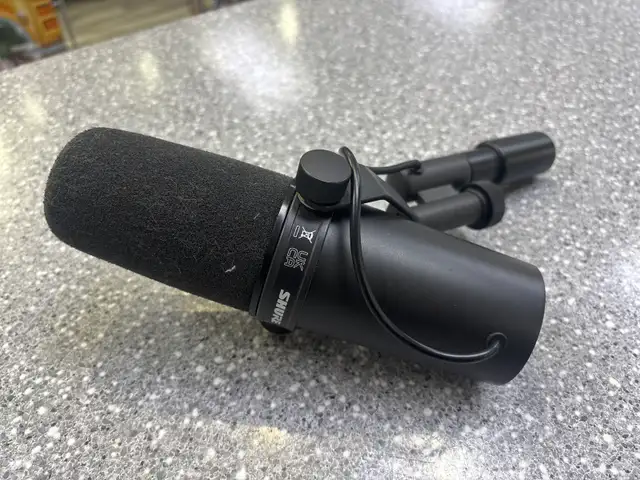 Shure SM7B Dynamic Microphone With Shure MVX2U Interface