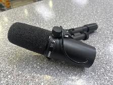 Shure SM7B Dynamic Microphone With Shure MVX2U Interface