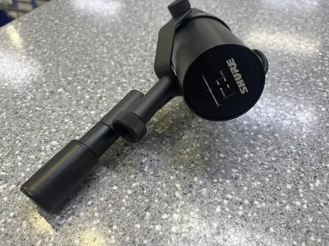Shure SM7B Dynamic Microphone With Shure MVX2U Interface - Photo 2