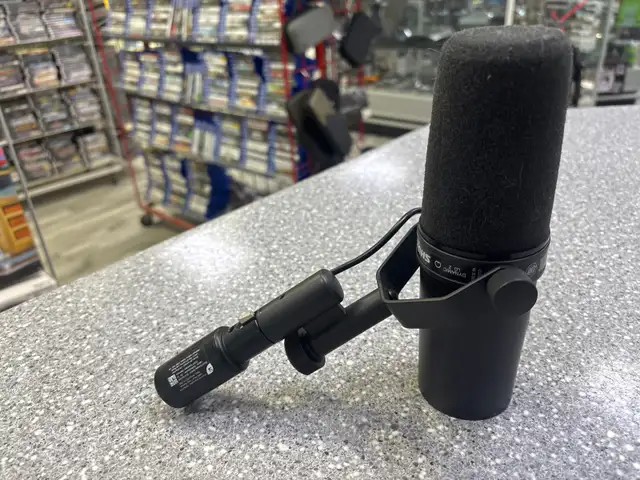 Shure SM7B Dynamic Microphone With Shure MVX2U Interface - Photo 5