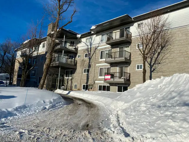 4 1/2 à Ste-Foy Piscine Intérieure Pour JUILLET