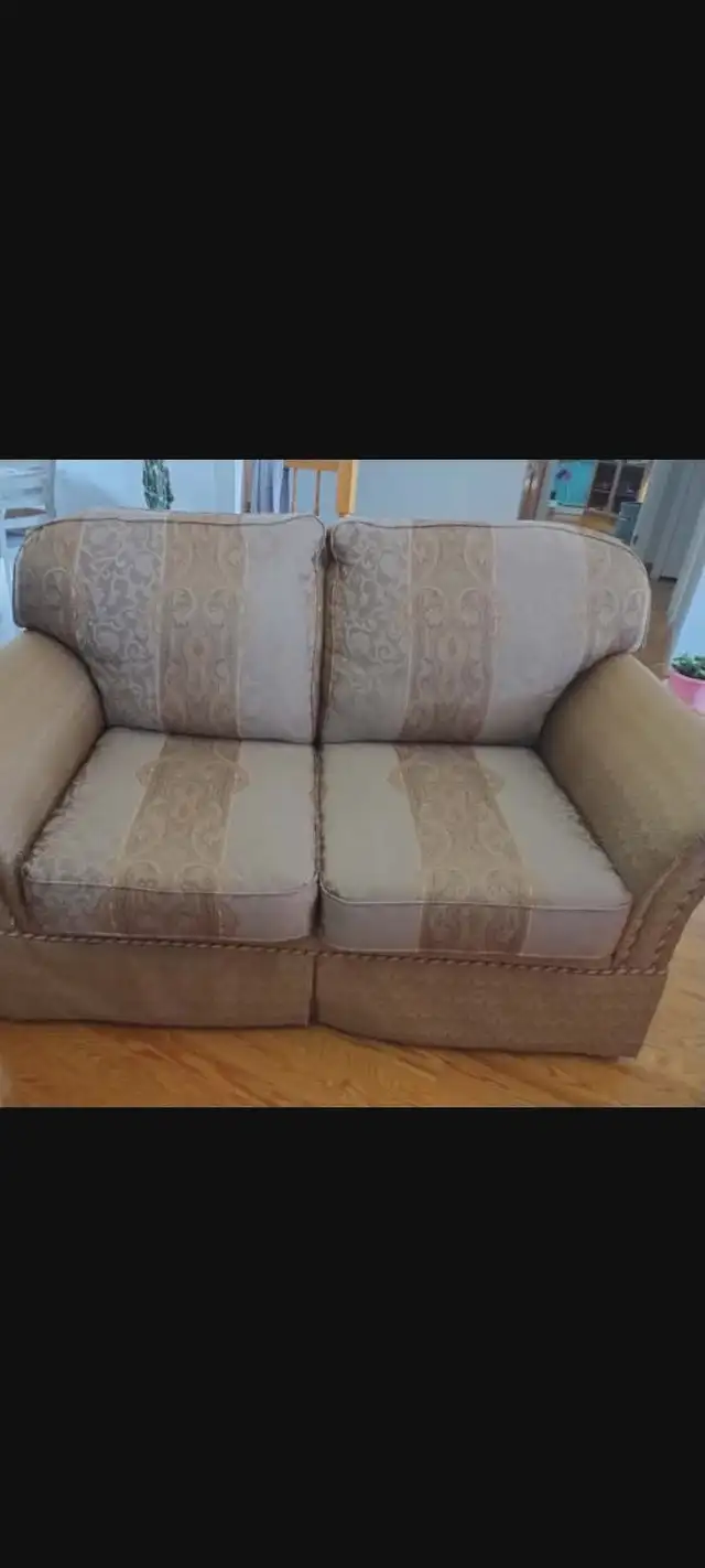 Wall unit and couches - Photo 2