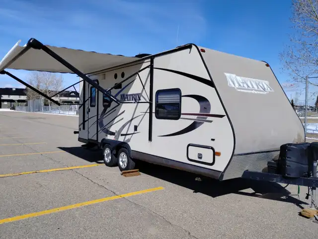 SALE PENDING 2015 Gulfstream Matrix 721FS Couple Trailer