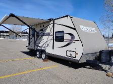 SALE PENDING 2015 Gulfstream Matrix 721FS Couple Trailer