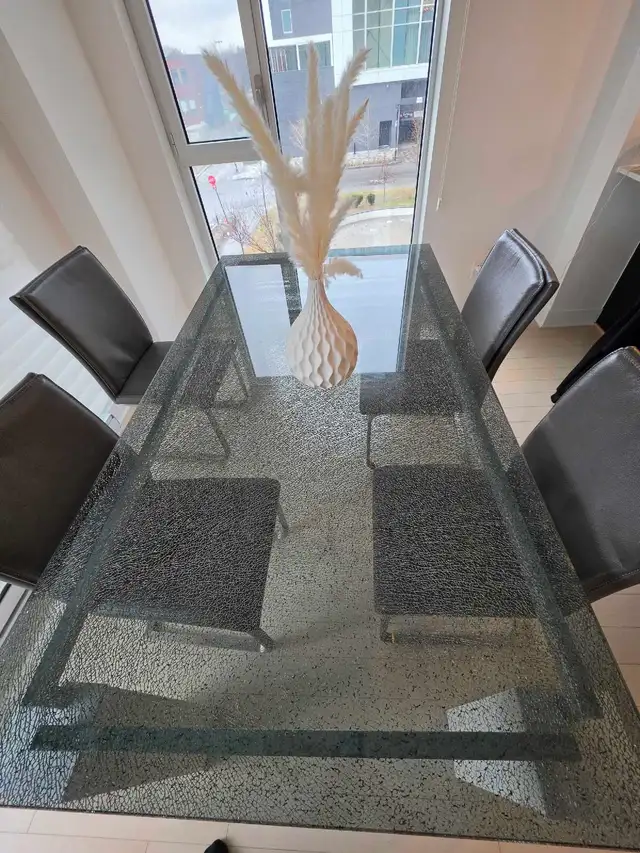 High End Glass Table with 4 leather chairs - Photo 2