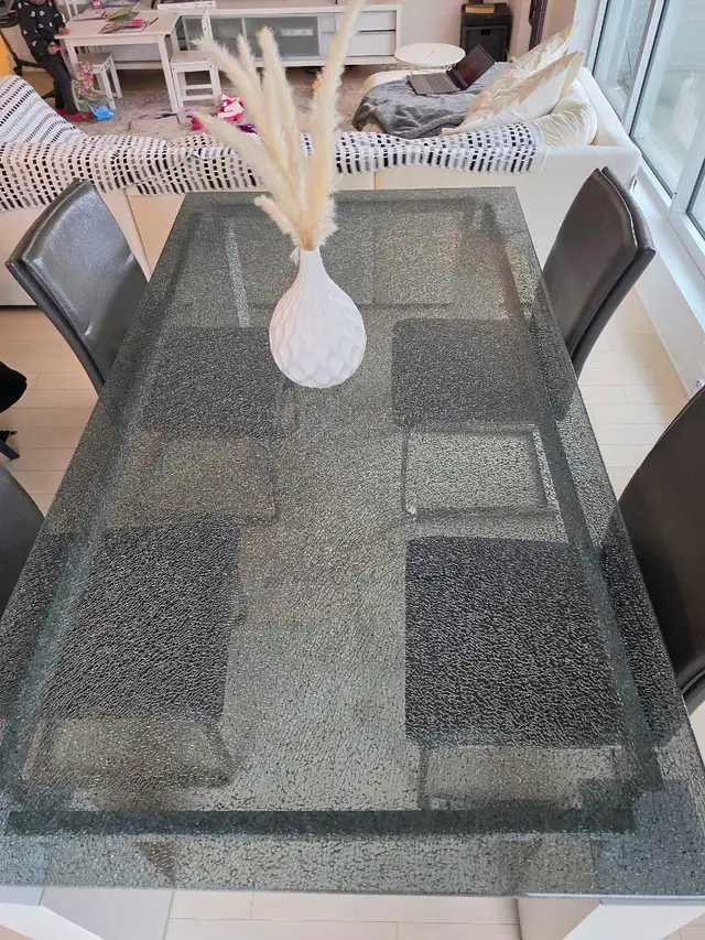 High End Glass Table with 4 leather chairs - Photo 3