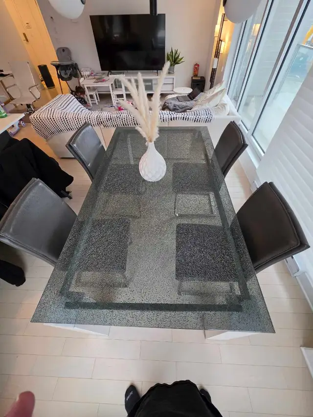 High End Glass Table with 4 leather chairs - Photo 4