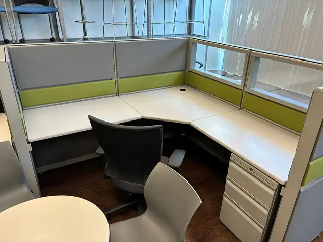 Durable and Modern Teknion Refresh Workstation Cubicles! - Photo 2