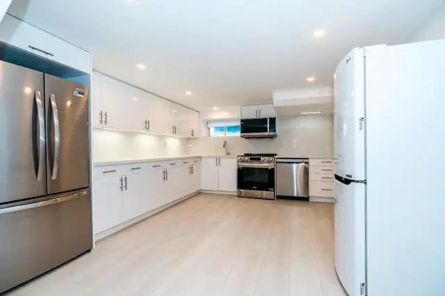 BEAUTIFUL HIGH CEILING 3BR BASEMENT W/ LIVING ROOM ON MADISON! - Photo 4