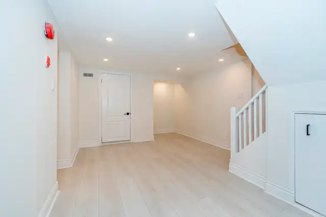 BEAUTIFUL HIGH CEILING 3BR BASEMENT W/ LIVING ROOM ON MADISON! - Photo 5