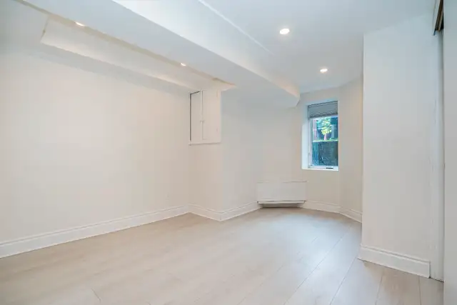BEAUTIFUL HIGH CEILING 3BR BASEMENT W/ LIVING ROOM ON MADISON! - Photo 7