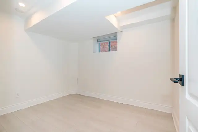 BEAUTIFUL HIGH CEILING 3BR BASEMENT W/ LIVING ROOM ON MADISON! - Photo 8