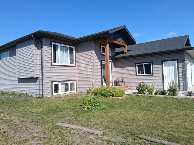 SINGLE BI-LEVEL HOUSE FOR SALE