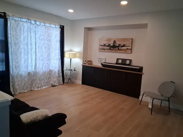 SINGLE BI-LEVEL HOUSE FOR SALE - Photo 3