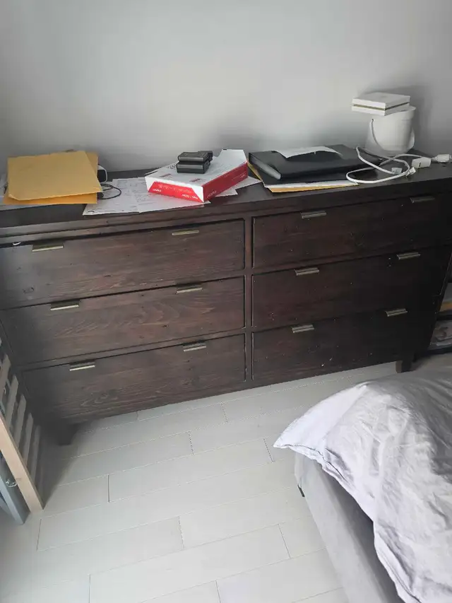 free bedroom set high end - Photo 2
