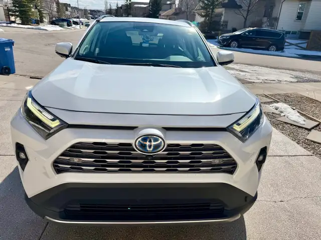 2023 Toyota RAV4 Limited Hybrid - Photo 2