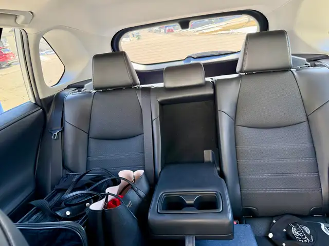 2023 Toyota RAV4 Limited Hybrid - Photo 7