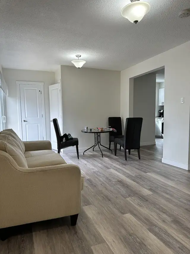 Inner City Extensively Renovated 2 bedroom, 4plex upper Unit. - Photo 6