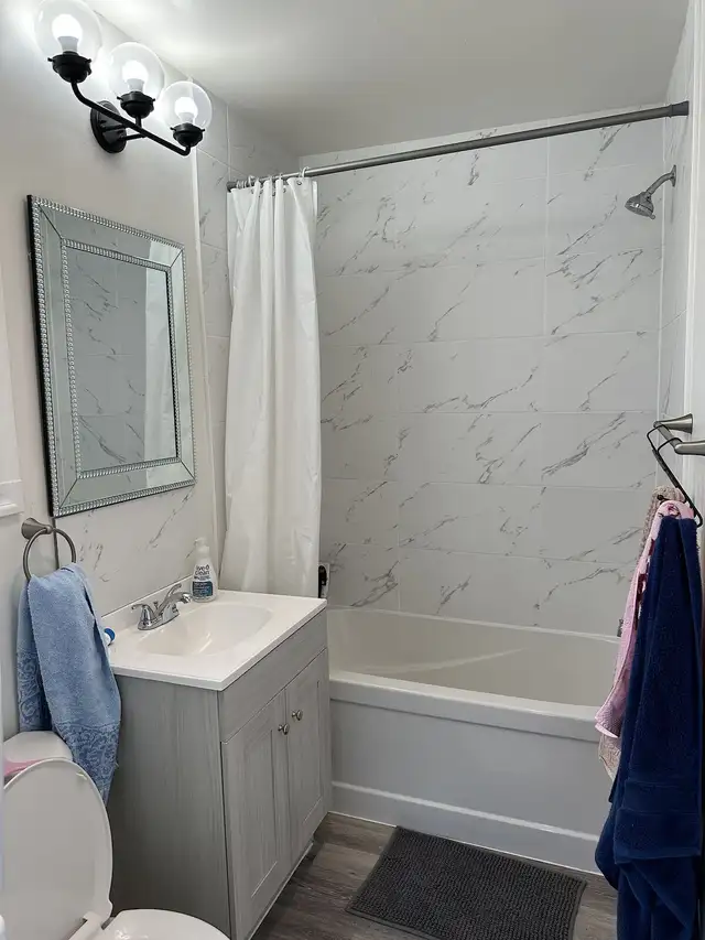 Inner City Extensively Renovated 2 bedroom, 4plex upper Unit. - Photo 13