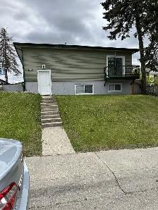 Inner City Extensively Renovated 2 bedroom, 4plex upper Unit. - Photo 16