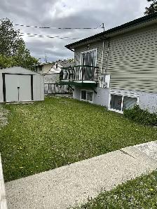 Inner City Extensively Renovated 2 bedroom, 4plex upper Unit. - Photo 17