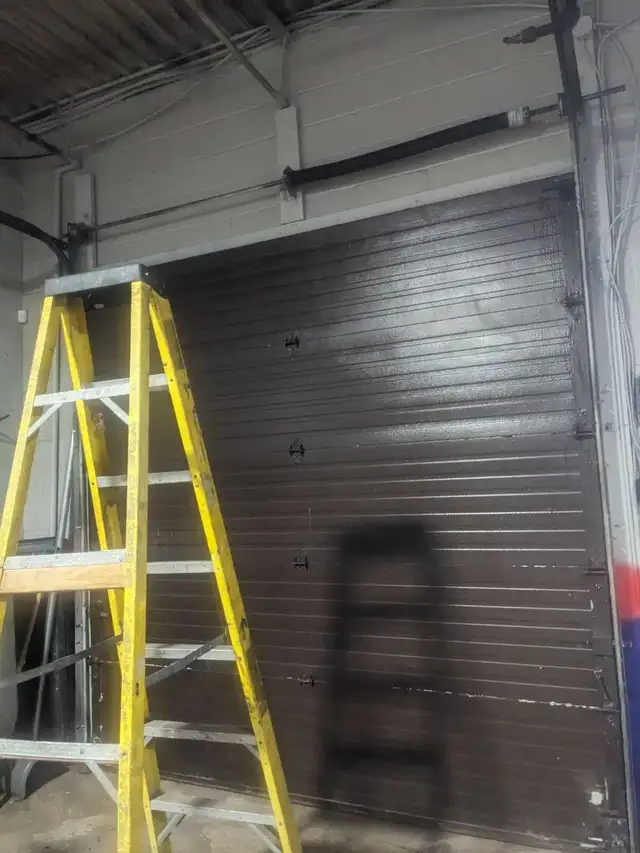 garage Door - Photo 4