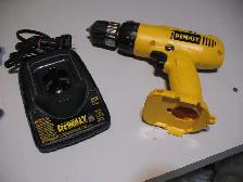 4 DeWalt Power Tools, 12 Volts - Photo 10