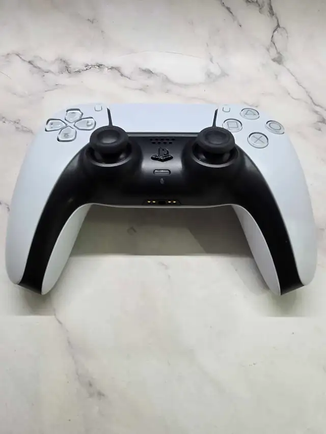 PS5 Controller White Like New