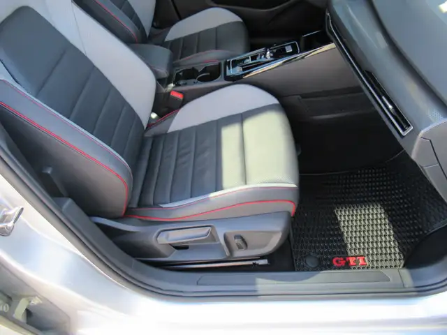 2024 Volkswagen Golf GTI Performance Autobahn | One Owner | Clea - Photo 8