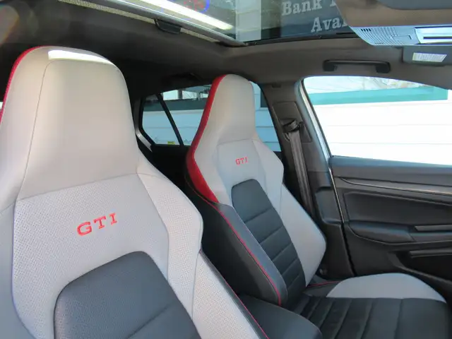 2024 Volkswagen Golf GTI Performance Autobahn | One Owner | Clea - Photo 9