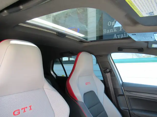 2024 Volkswagen Golf GTI Performance Autobahn | One Owner | Clea - Photo 10