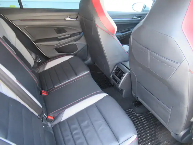 2024 Volkswagen Golf GTI Performance Autobahn | One Owner | Clea - Photo 11
