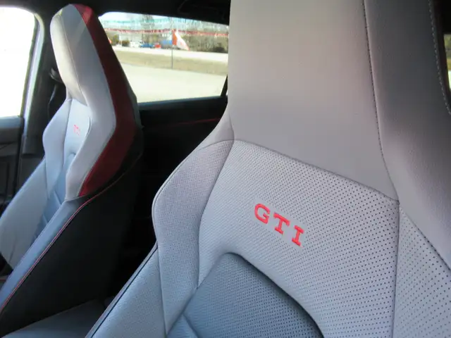 2024 Volkswagen Golf GTI Performance Autobahn | One Owner | Clea - Photo 20