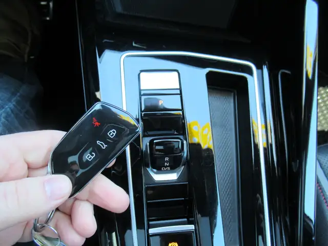 2024 Volkswagen Golf GTI Performance Autobahn | One Owner | Clea - Photo 26