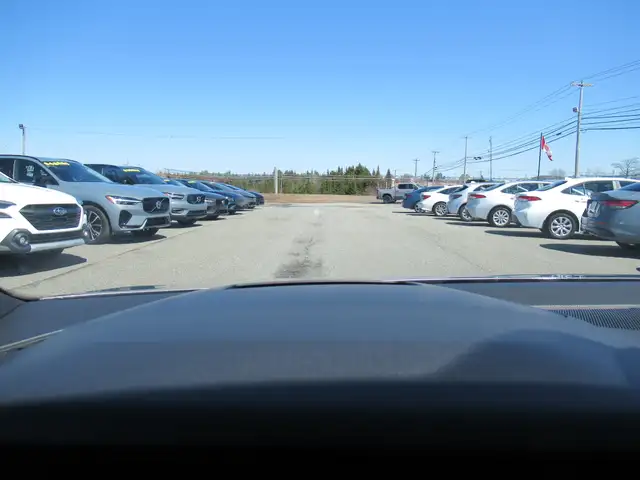 2024 Volkswagen Golf GTI Performance Autobahn | One Owner | Clea - Photo 32