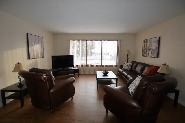 Fully furnished 3-bedroom w/ Garage for rent in Drayton Valley - Photo 4