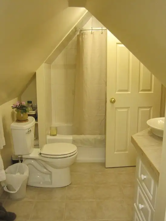 Loft Living – Private, Cozy, Squeaky Clean 1 Br Attic Suite! - Photo 5